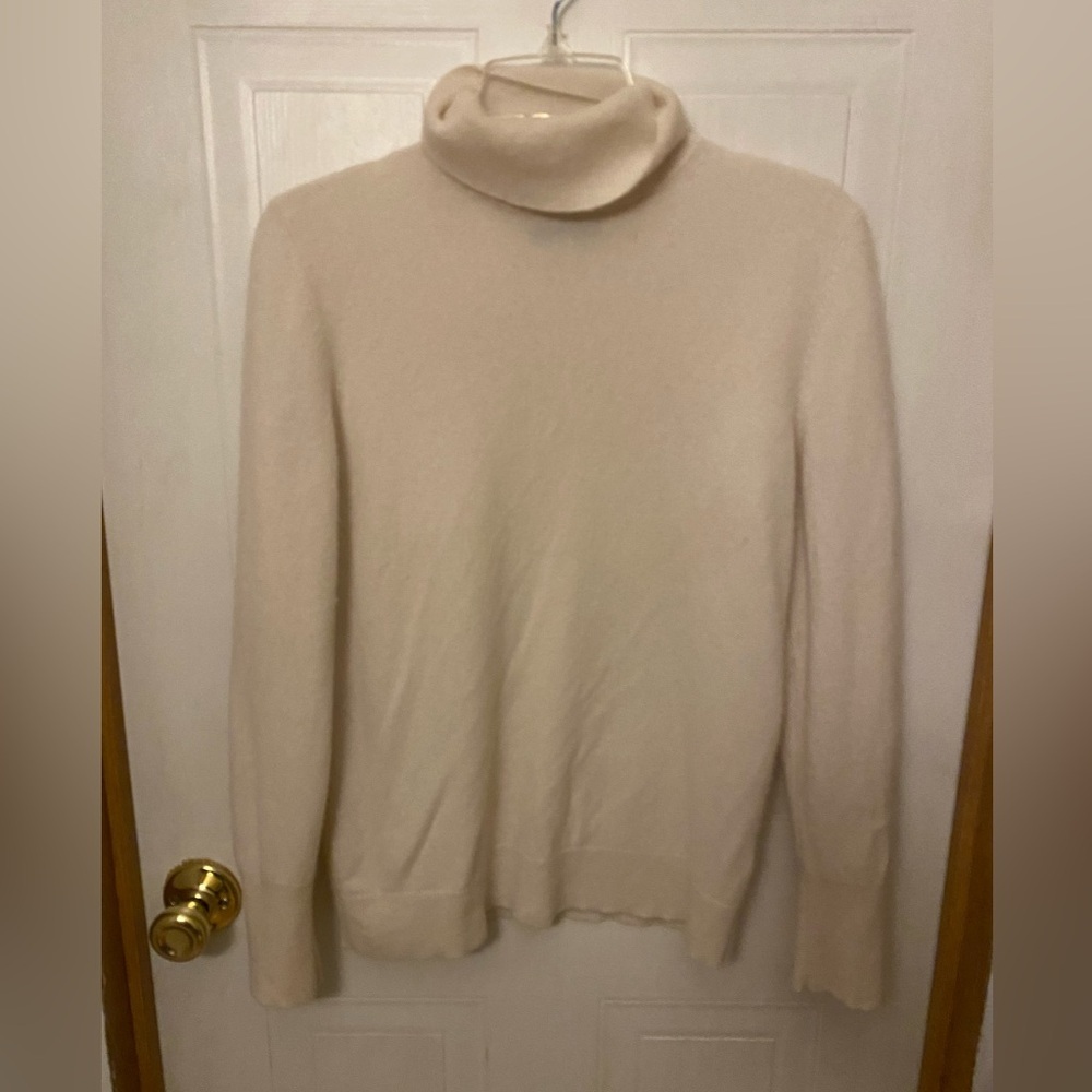 Women’s 100% Cashmere Cream Turtleneck Sweater L